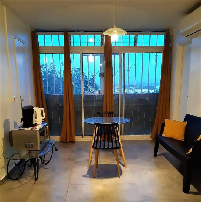 Grand Studio Climatise Avec Haut Debit Et Tv Tnt Fort-de-France Extérieur photo